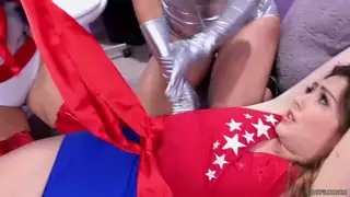 تانيا وزوي القبض على كاسي لين