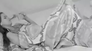 أمسكت ابنة أخي بالإصبع بوسها