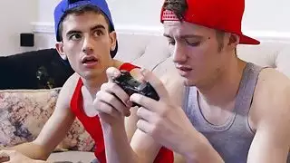 ريبيكا جين سميث تمتص صديقتها الديك