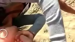 عربية لطيفة مع رجل أبيض