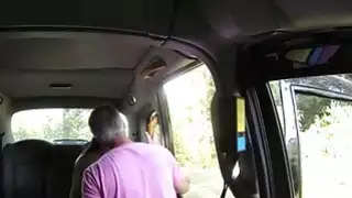هواة ركاب جميلة يحصل الحمار خبطت من قبل سائق وهمية