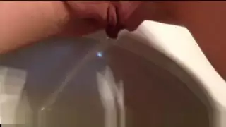 بلدي جدا جدا تبول أشرطة الفيديو الأولى