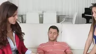 تمتعت سيرين ديمر سخيف الثلاثي مع سيث