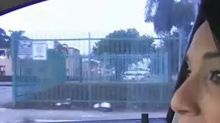 ضرب ميا هيرلي على الرجال الديك بينما كان يقودها ويمتصها