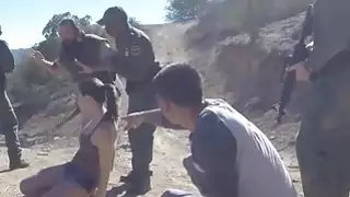 اتينا فاتنة فريدا سانتي يرتد الحمار على ديك أسود كبير