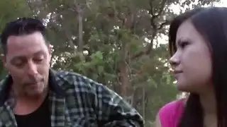 امرأة سمراء في سن المراهقة استغل من قبل Stepdad الصعب