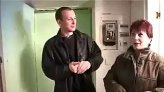 امرأة ناضجة مع أربعة رجال