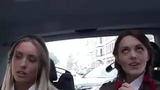 دومينيكا فينيكس وجيسي الذهب وجود الثلاثي الساخن