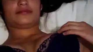 اتينا الساخنة فاتنة التقيت على الانترنت ومارس الجنس في الليلة الأولى
