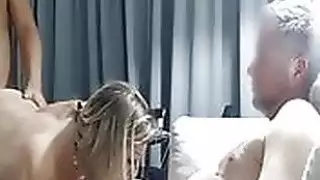 زوجة شابة MMF تبتلع حمولتين