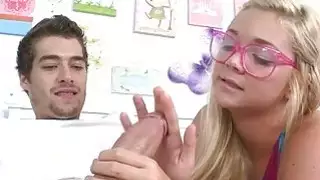بيتيت حبيبتي يحصل على ضرب سيئة لمهبلها