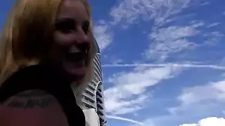 اثنين من الاطفال الحصول على مارس الجنس من الصعب على المقعد الخلفي للحافلة