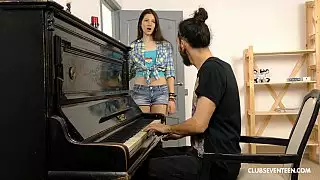 كاميلا تحب أن تحصل على مارس الجنس من الخلف