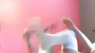 Teenie في سراويل زرقاء مثير اللعب