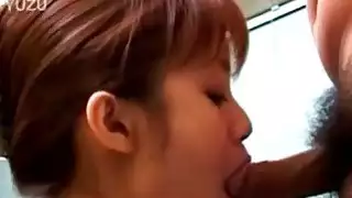 يحصل مسمر فاتنة الهواة في أوضاع مختلفة خلال رباعية مشبع بالبخار