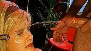 أحلى الحناجر مملوءة بالحافة مع جيز
