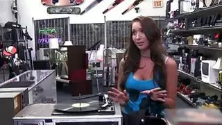 سجلات الفينيل القديمة في مرهن