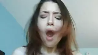 غال يستقبل انتقد في الصب