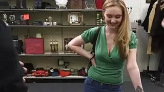 وقالت انها سوف تفعل أي شيء للحصول على هذا عقد من اللؤلؤ