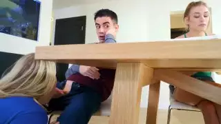 أمي ضربات ابنة فرنك بلجيكي أثناء الدراسة!