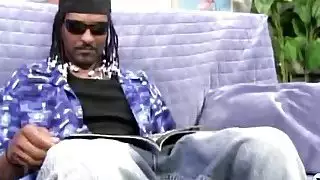 يقنع المراهق بصورة عاهرة أمها الساخنة مفلس لممارسة الجنس مع المتأنق الأسود وسيم