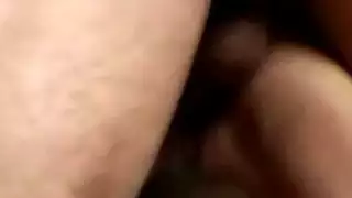 فتاتين فلبينيه تعطي اللسان