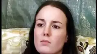 فتاة شابة مع منحرفين قديم