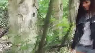 هواة رباعية الحزب في الغابة