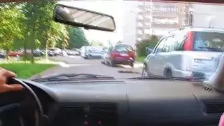 زميل هائل crams له schlong ضخمة إلى كس الرطب