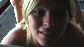 قرنية الهواة شقراء كريستينا لديه واحد من الوجه لها الأولى