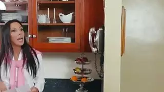 تشارك راشيل ستار في دونغ ضخمة مع ابنة زوجها في سن المراهقة بصورة عاهرة