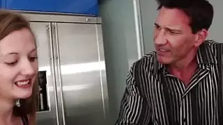 خطوة ابنة يريد الديك في كل من ثقب لها حليق