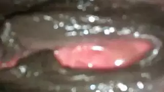 بالإصبع الأبنوس التدفق كس