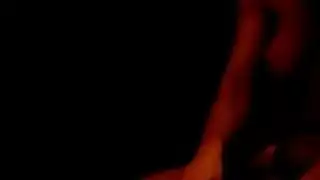 Perv يجعل امرأة سمراء قرنية مع التدليك في بعقب لها