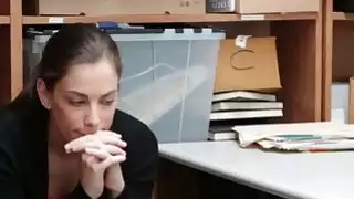 يحصل قصفه Shoplifter بوبي ديلان من قبل رجل أمن قرنية