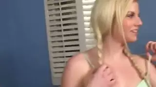خبطت الساخنة جليسة الاطفال شقراء سامي في 3some