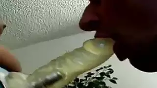 المتأنق هو مص على قومه