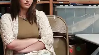 Peyton و Sienna تمتص وقضيب ديك لعق في حين تستعد لممارسة الجنس الثلاثي