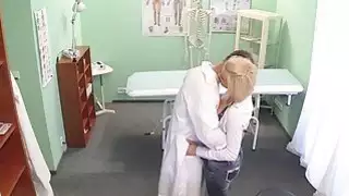 طالب الطب الملاعين في مستشفى مزيف