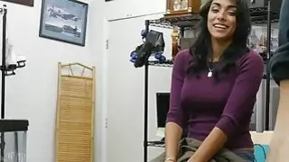سيدة مفلس ثمل بواسطة رجل رهينة قرنية في مرهن