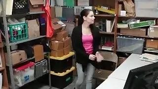 اللص بوبي يتلقى الديك طويلة في الفم وجمل