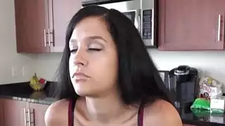 لطيف في سن المراهقة أنيكا حواء يحصل بوسها شعر استغل من قبل stepdad