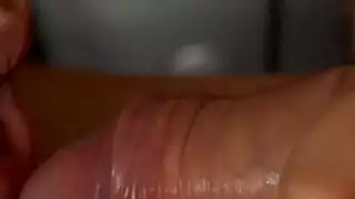 في تلك اللحظة يدخل سيلفي الشقة ليمارس الجنس.