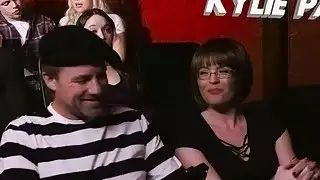المتأنق بانجس له في سن المراهقة فرنك غيني و stepmom لها في السينما