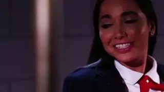 حار شيري DeVille وكارلي رمادي حريصة على ممارسة الجنس كس في السجن