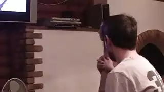 سنو أرنب امرأة سمراء لديها لطيف الثدي