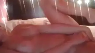 المتلصص شقراء يستمني العيش في 1hottie إلى النشوة الجنسية