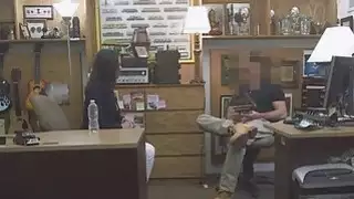سخيف وضرب زوجة شخص ما وإعطاء د