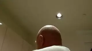 رائع في سن المراهقة امرأة سمراء استغل من قبل Stepdad لها