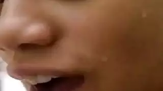 وقت الاستحمام ل busty جبهة مورو